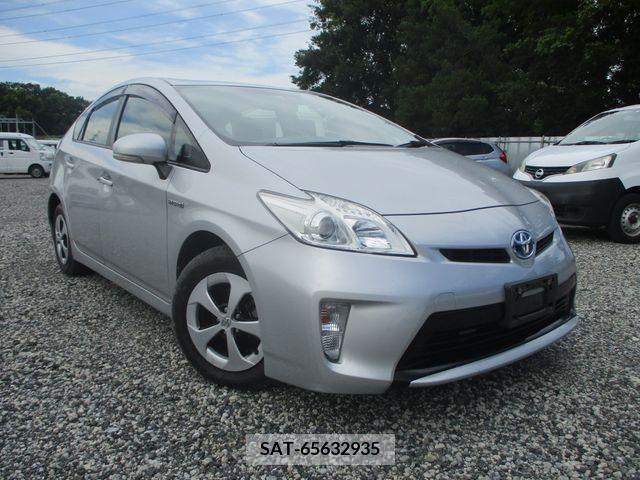 Toyota PRIUS 2013-06 379698-0