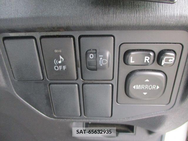 Toyota PRIUS 2013-06 379698-20