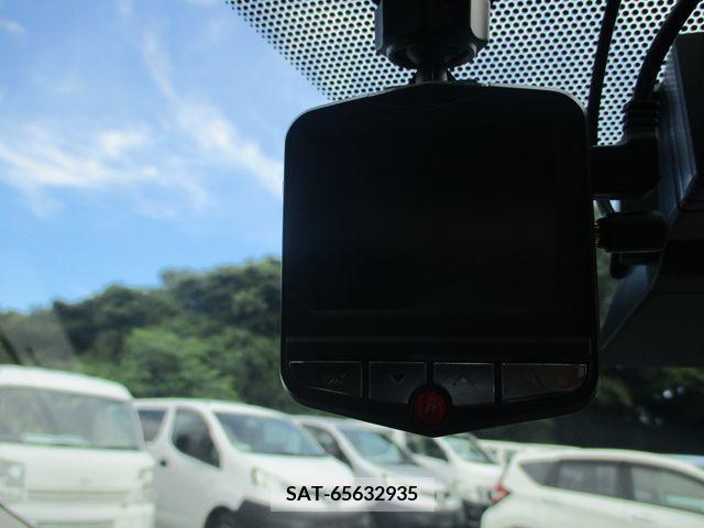 Toyota PRIUS 2013-06 379698-19