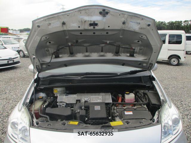 Toyota PRIUS 2013-06 379698-7