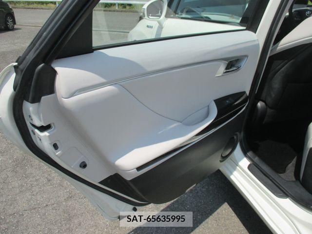 Toyota Mirai 2018-01 376759-12