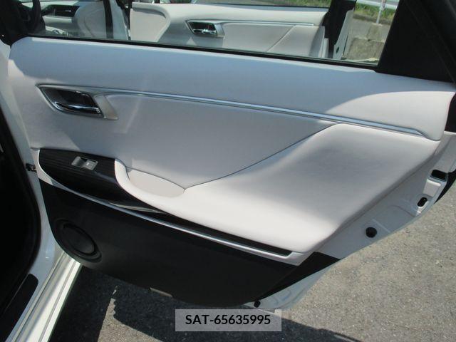 Toyota Mirai 2018-01 376759-10
