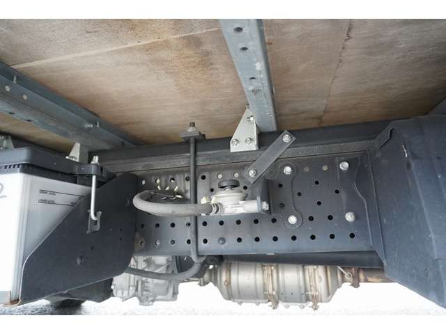Isuzu ELF TRUCK 2018-01 195975-10