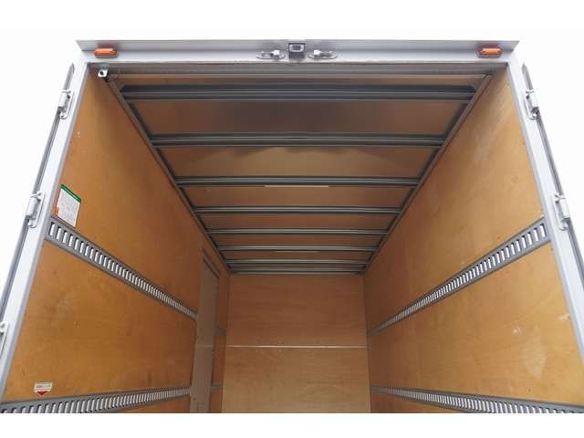 Isuzu ELF TRUCK 2018-01 195975-19