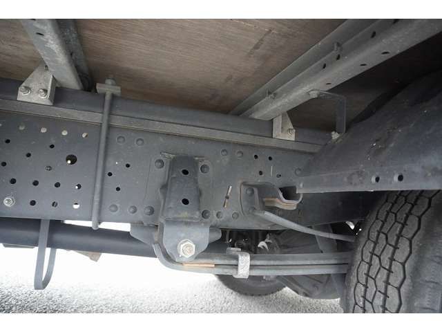 Isuzu ELF TRUCK 2018-01 195975-9