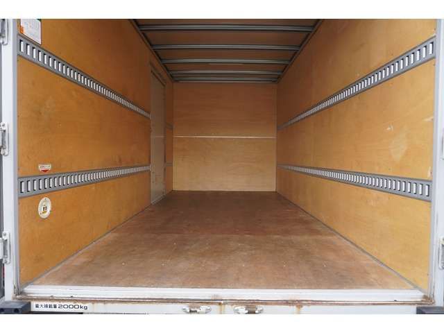 Isuzu ELF TRUCK 2018-01 195975-18
