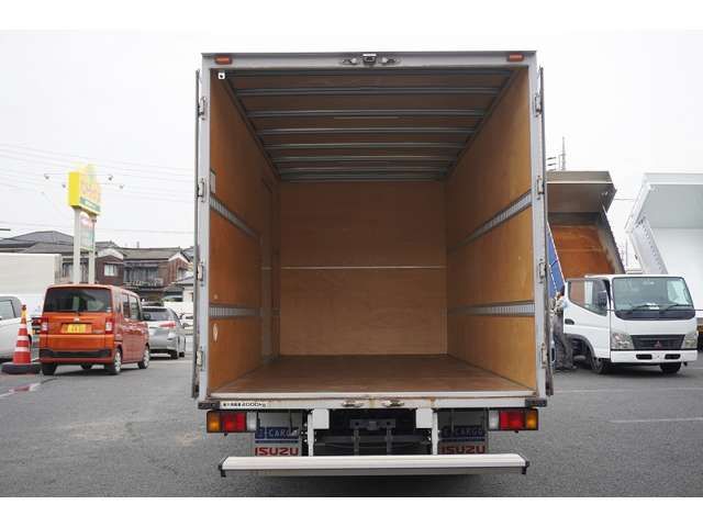 Isuzu ELF TRUCK 2018-01 195975-17