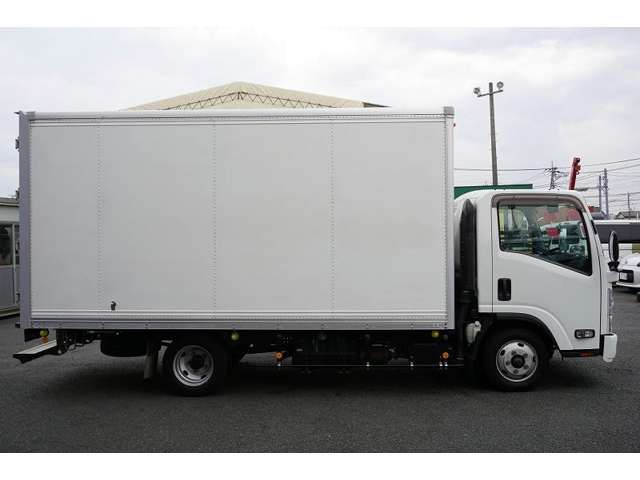 Isuzu ELF TRUCK 2018-01 195975-4
