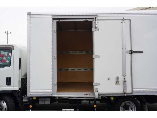 Isuzu ELF TRUCK 2018-01 195975-16