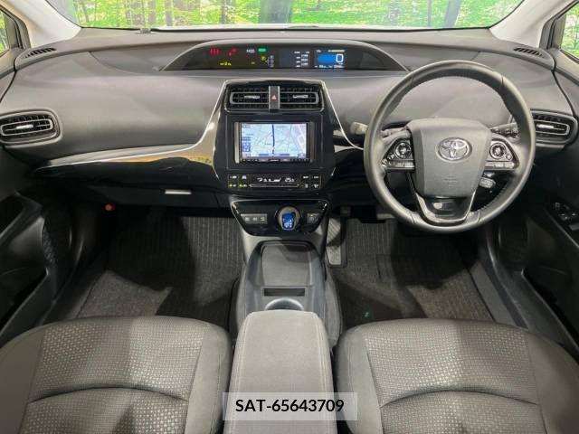 Toyota PRIUS 2021-06 221170-1