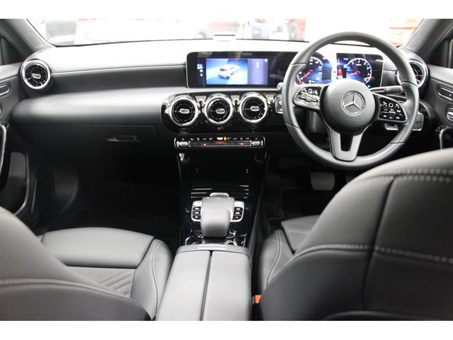 Mercedes Benz A-CLASS 2018-12 9703-1