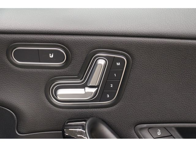 Mercedes Benz A-CLASS 2018-12 9703-10