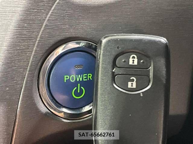 Toyota PRIUS 2013-06 322122-7