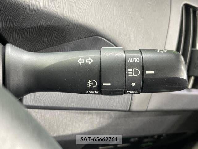 Toyota PRIUS 2013-06 322122-6