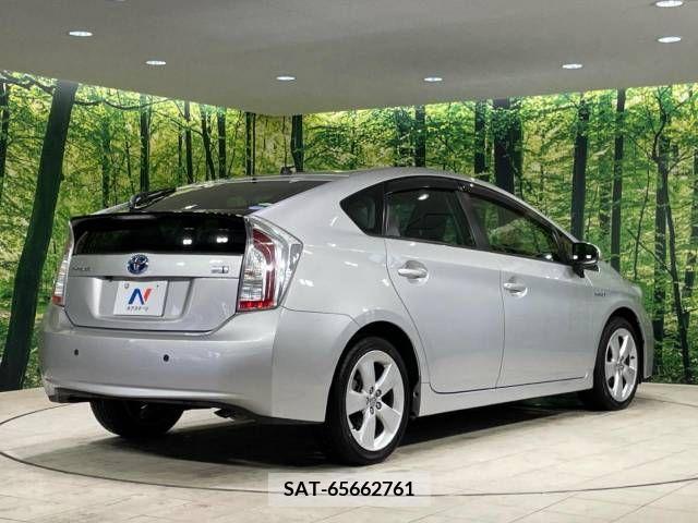 Toyota PRIUS 2013-06 322122-17