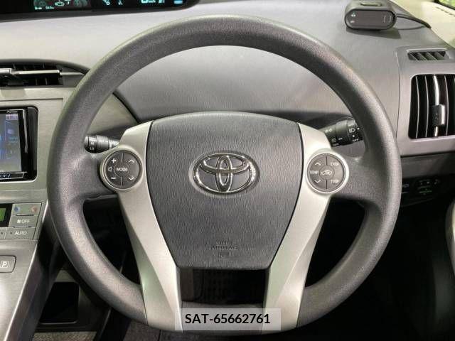 Toyota PRIUS 2013-06 322122-11