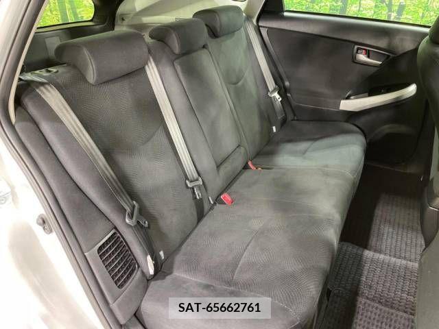 Toyota PRIUS 2013-06 322122-9