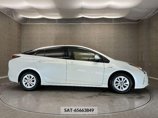 Toyota PRIUS 2017-02 224317-7