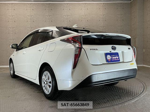 Toyota PRIUS 2017-02 224317-2