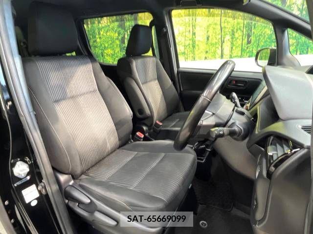 Toyota VOXY 2017-11 288857-8