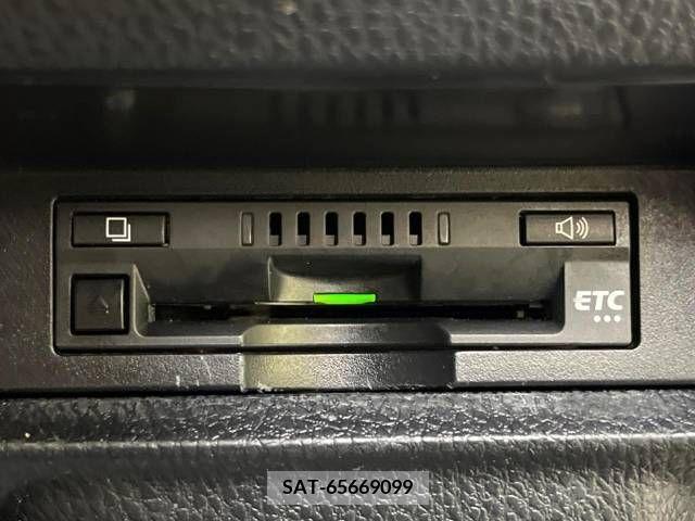 Toyota VOXY 2017-11 288857-7