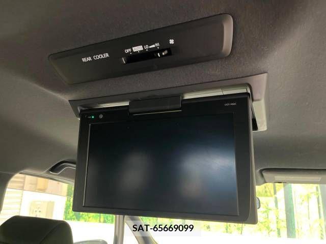 Toyota VOXY 2017-11 288857-3