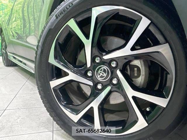 Toyota C-HR 2017-06 335123-13