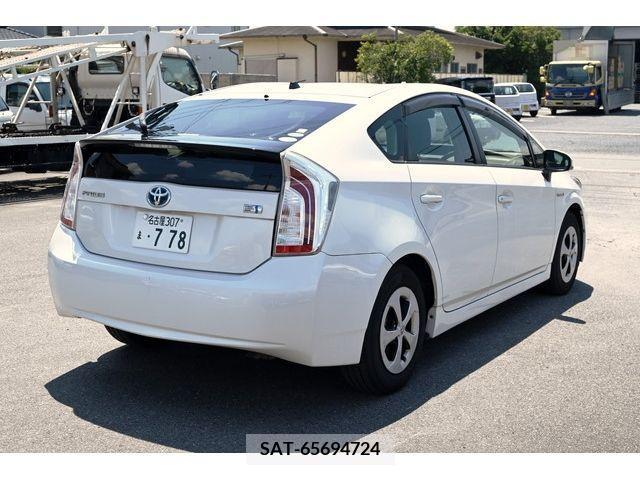 Toyota PRIUS 2015-03 328531-4