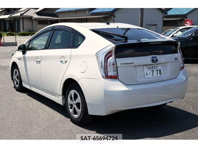 Toyota PRIUS 2015-03 328531-2