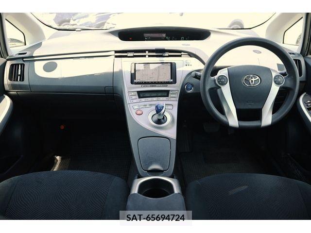 Toyota PRIUS 2015-03 328531-1