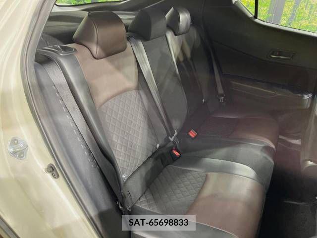 Toyota C-HR 2017-04 214864-10