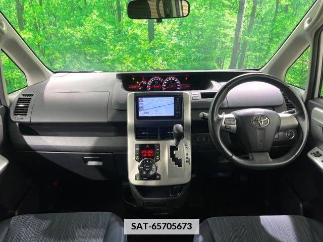 Toyota VOXY 2011-10 340858-1
