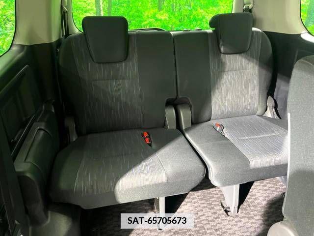 Toyota VOXY 2011-10 340858-10