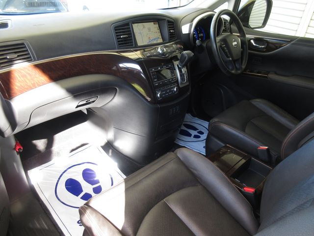 Nissan ELGRAND 2010-08 15620-15