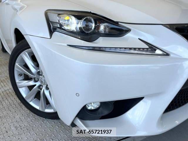 Lexus IS 2016-04 354188-12