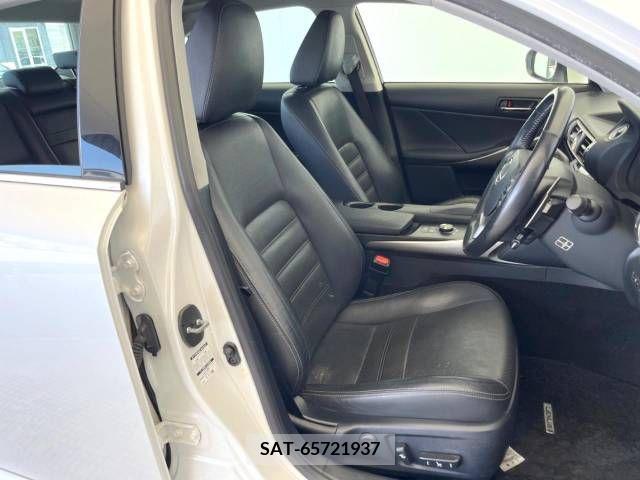 Lexus IS 2016-04 354188-9