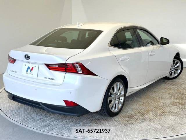 Lexus IS 2016-04 354188-17