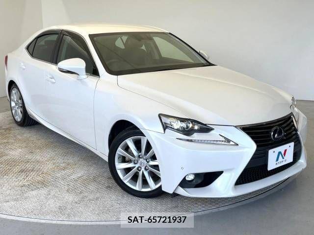 Lexus IS 2016-04 354188-16