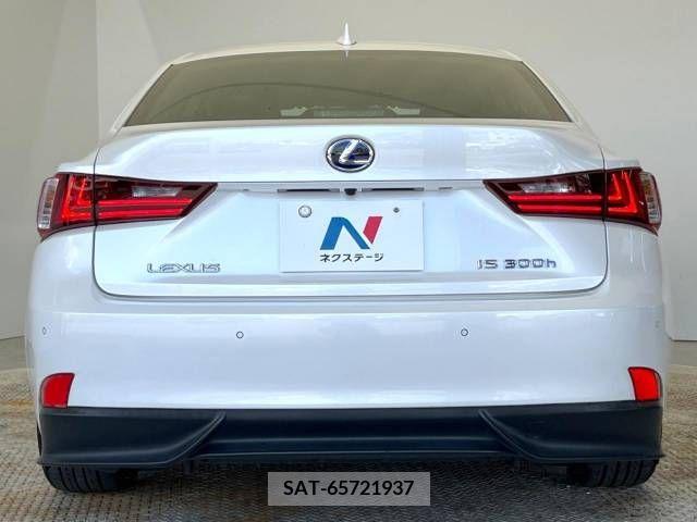 Lexus IS 2016-04 354188-15