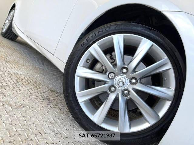 Lexus IS 2016-04 354188-13