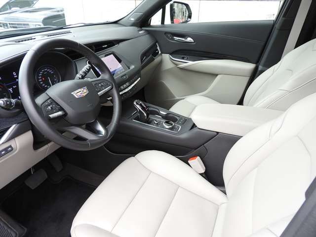 Cadillac XT4 2022-04 11439-3