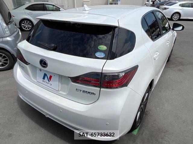 Lexus CT 2013-10 353907-17