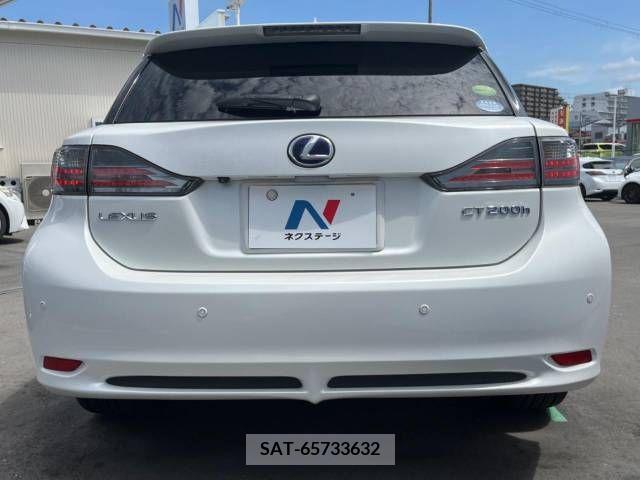 Lexus CT 2013-10 353907-15