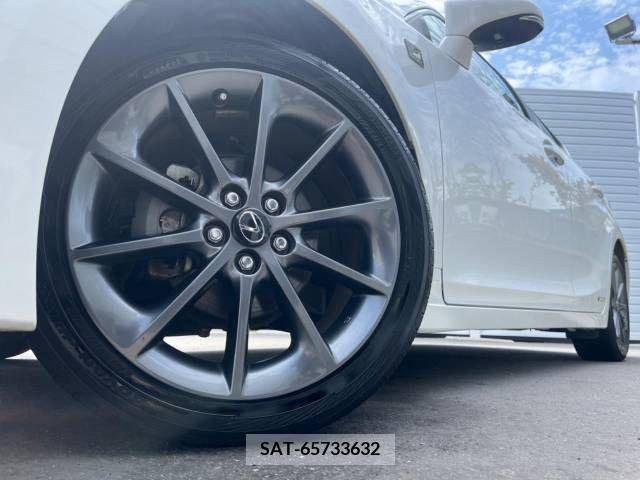 Lexus CT 2013-10 353907-13