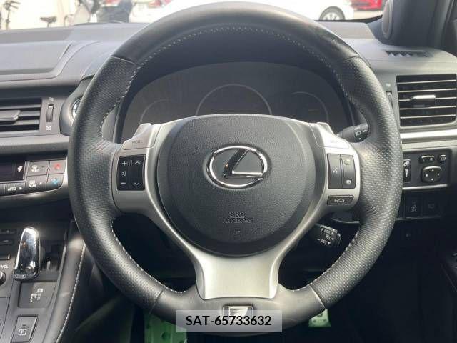 Lexus CT 2013-10 353907-11