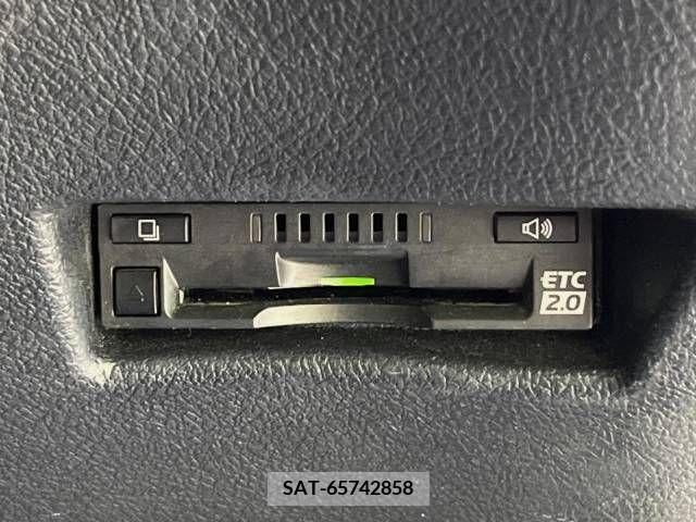 Toyota SIENTA 2017-08 368215-6