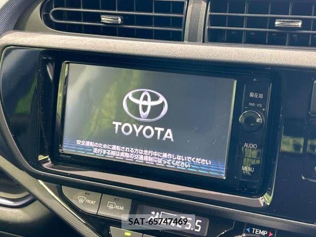 Toyota AQUA 2015-08 389319-2