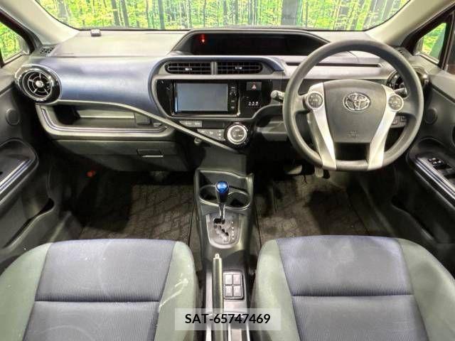 Toyota AQUA 2015-08 389319-1