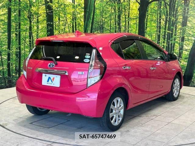 Toyota AQUA 2015-08 389319-17