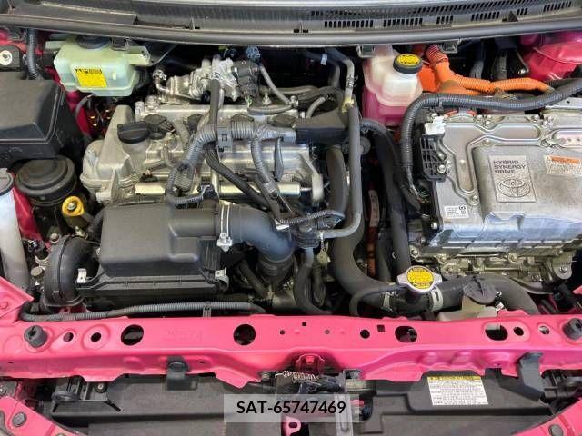 Toyota AQUA 2015-08 389319-18